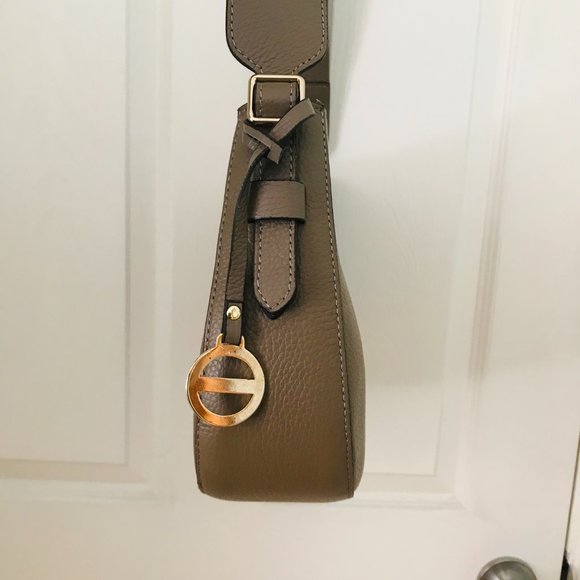 Allisandro Mari, Seychellas, Cross-body, Purse.taupe/sand color.  Leather Italy. - Picture 9 of 10